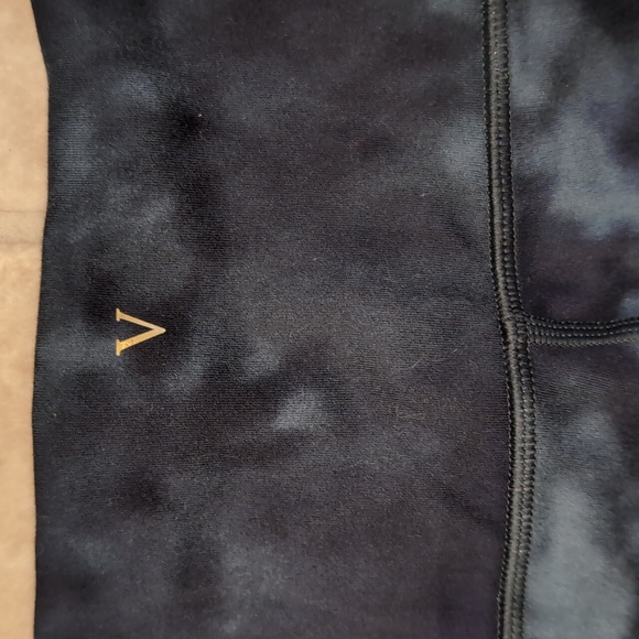 Victoria's Secret Green and Black Yoga Capri pants with pockets - Picture 3 of 6